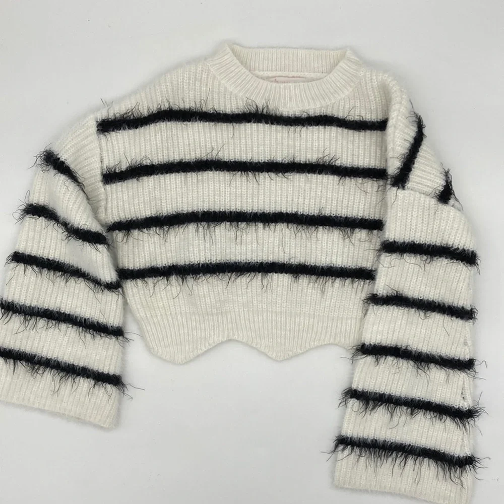 GB‎ Girls Brand Youth fuzzy striped Sweater, small